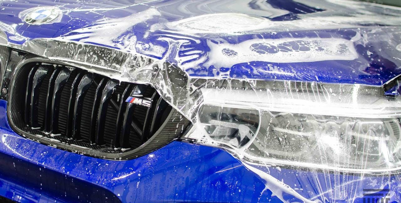 حماية مقدمة السياررة بالفلم الشفاف 